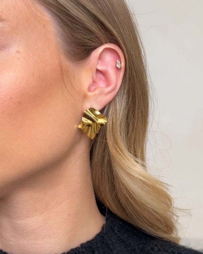 Gold hammered earrings